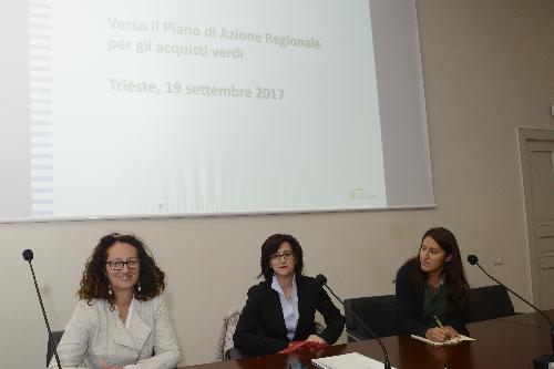 Sara Vito (Assessore regionale Ambiente ed Energia) all'incontro con i soggetti interessati dal piano di azione regionale per gli acquisti verdi - Trieste 19/09/2017